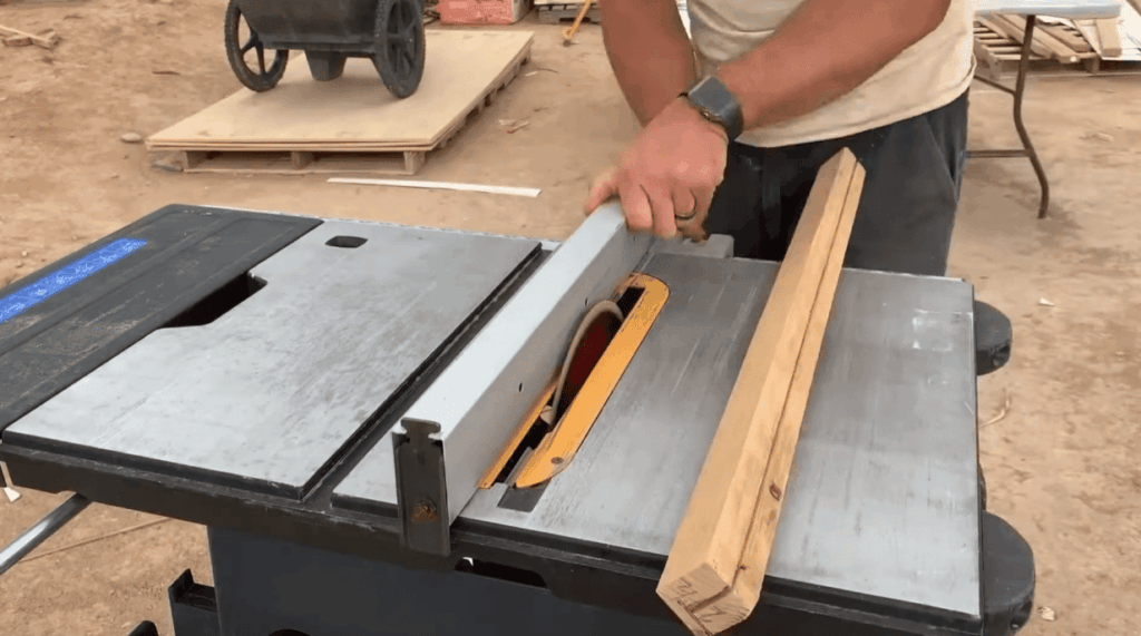 Innovative Table and Seating Designs for RVs